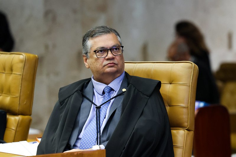 Dino pede vistas após empate de 4x4 no STF
