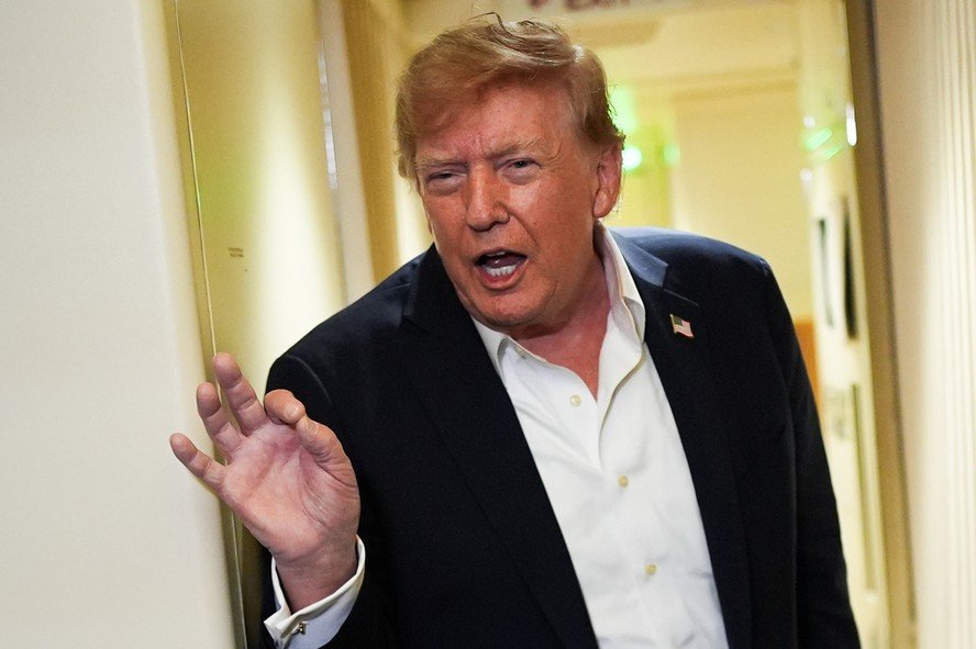 Redes de TV retaliam Trump