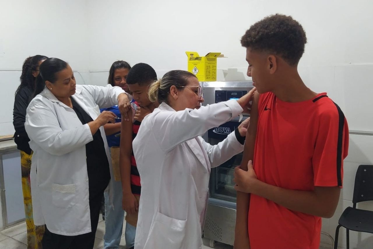 Vacinação noturna mantida em Campos dos Goytacazes